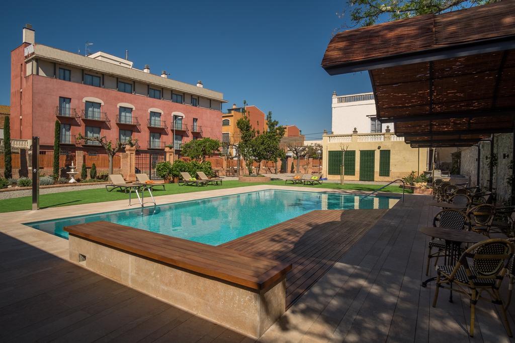 Apartaments Suites Sant Jordi Montbrio del Camp Exterior photo